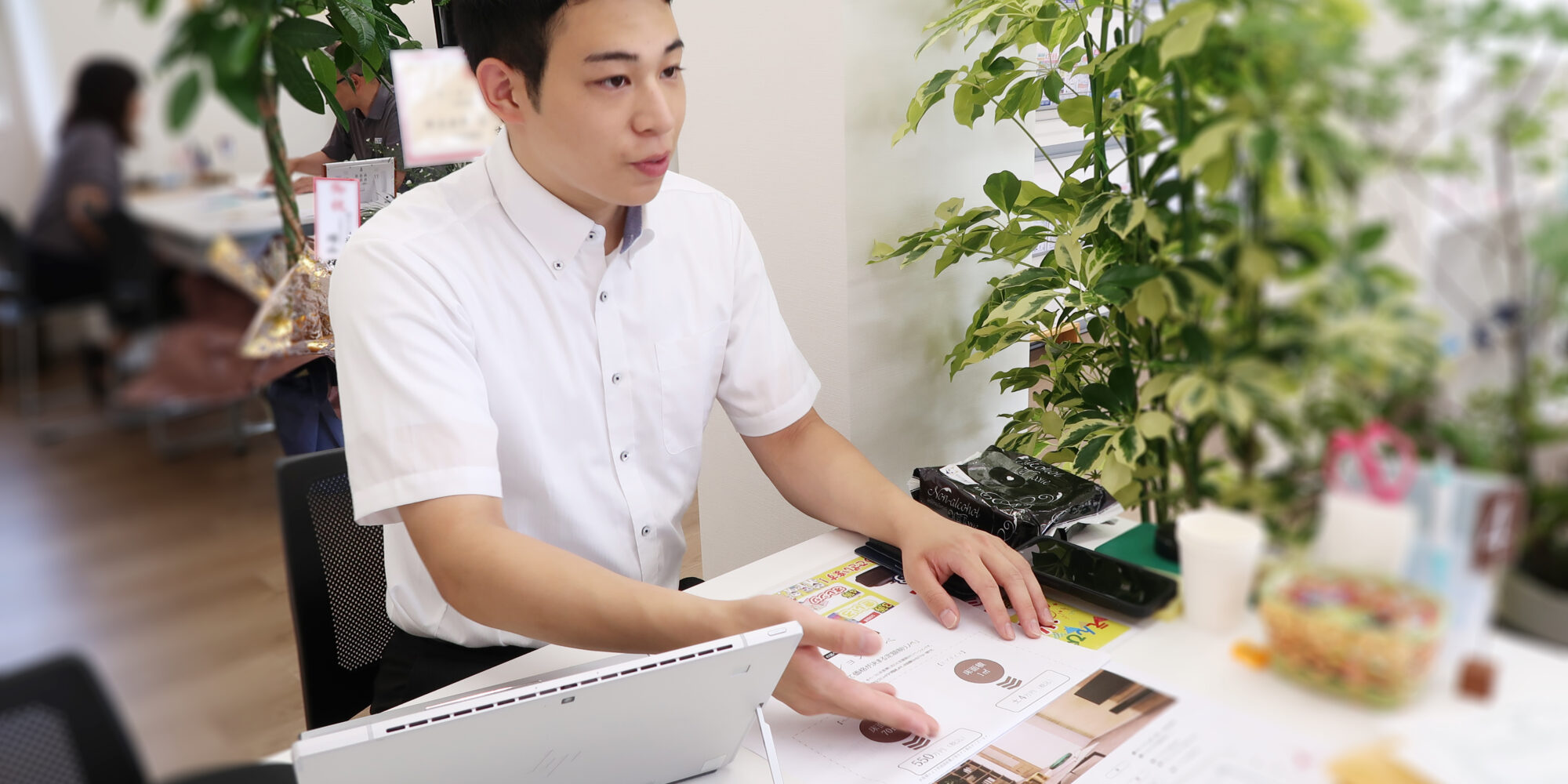 ViVi不動産で働く様子