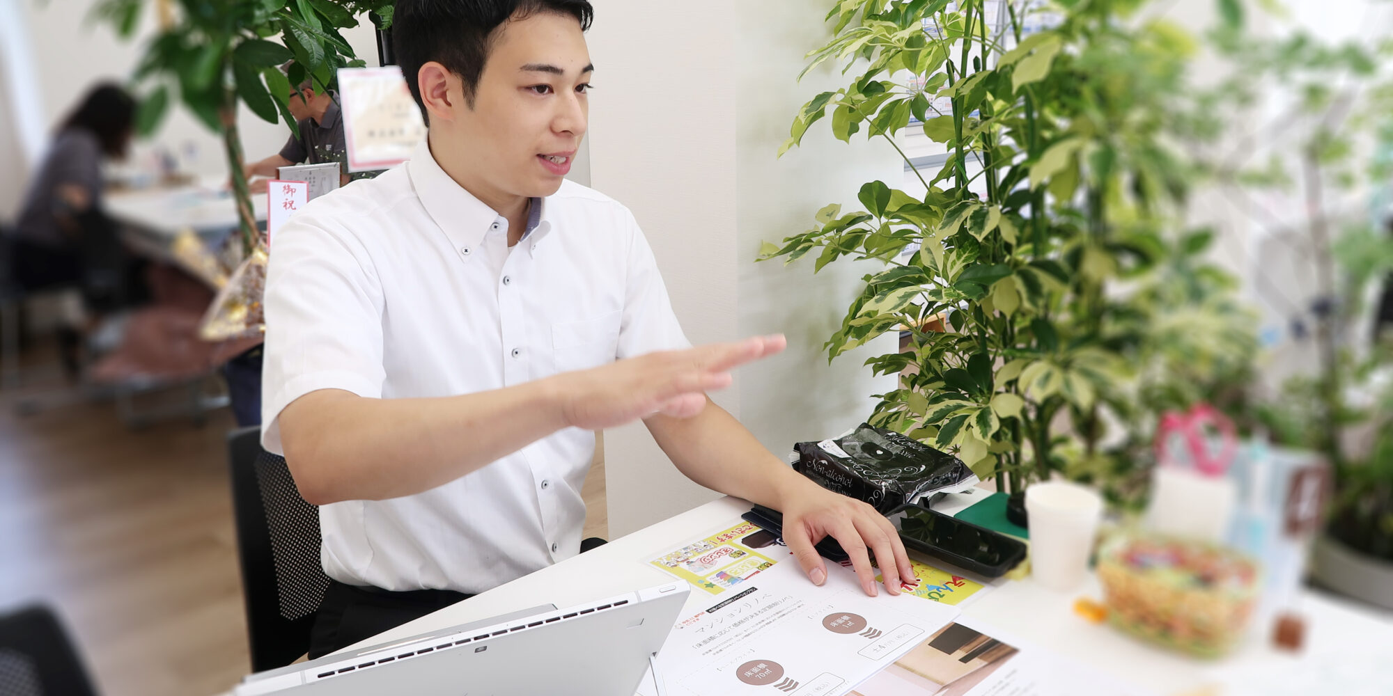 ViVi不動産で働く様子